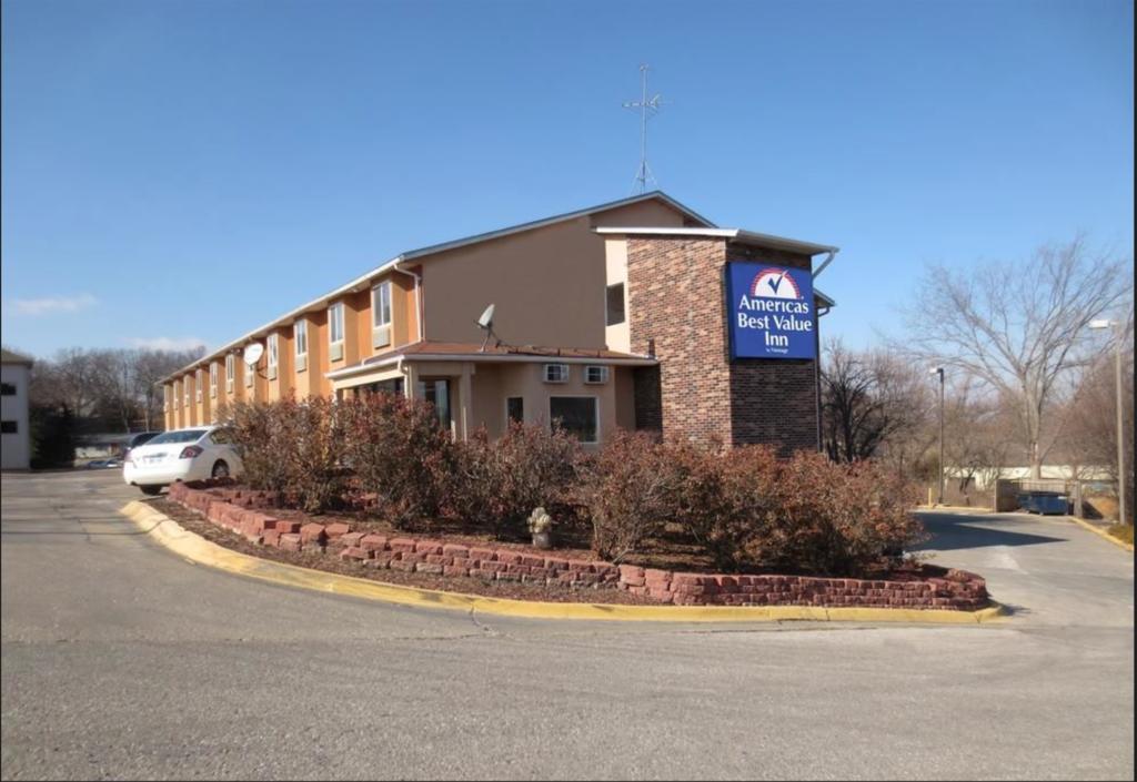 American Best Value Inn Лоренс Экстерьер фото